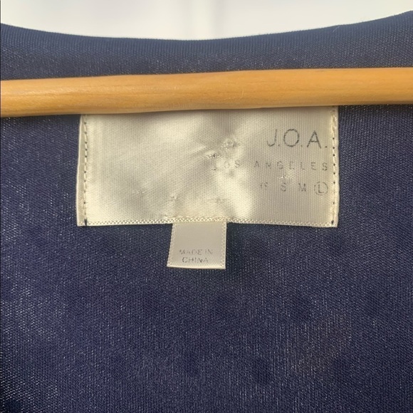 J.O.A. Short Sleeve V Neck Floral Dress in Navy Size Large - Picture 2 of 4